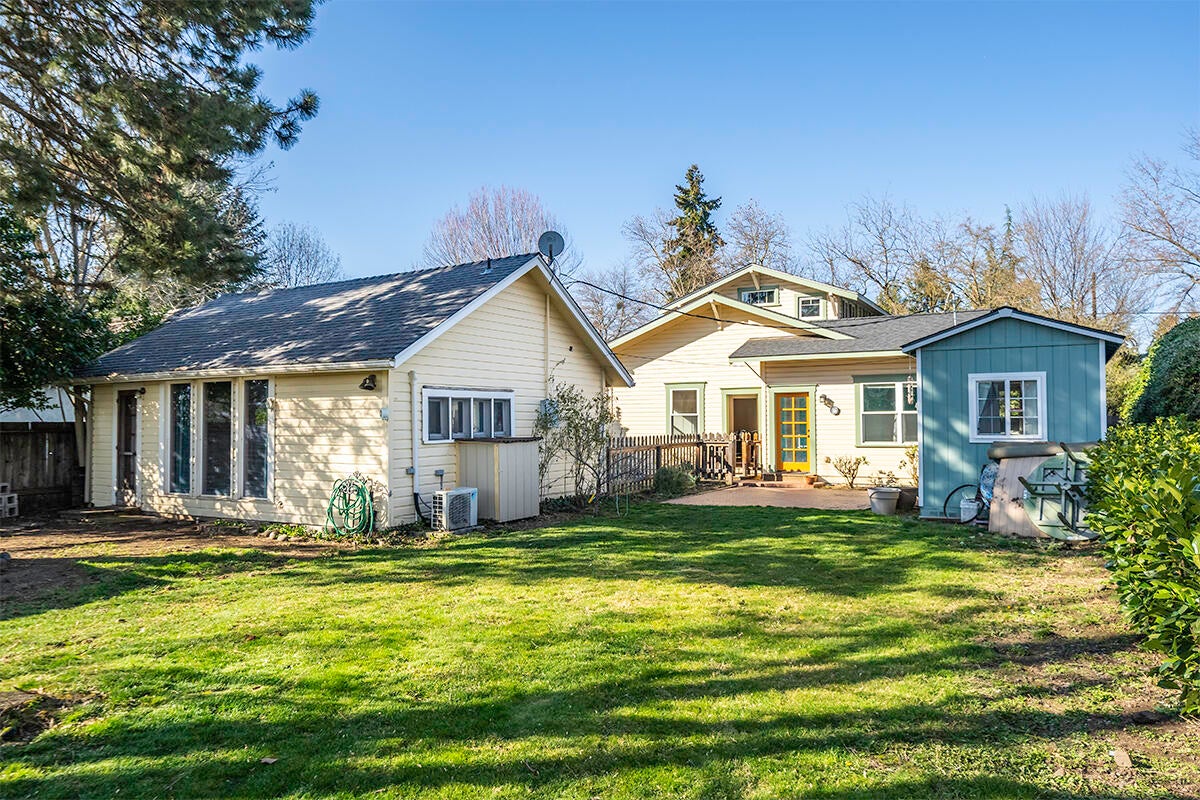 1016 Reddy Avenue Medford, OR 97504 - Photo 32 of 37 DSC06210-HDR