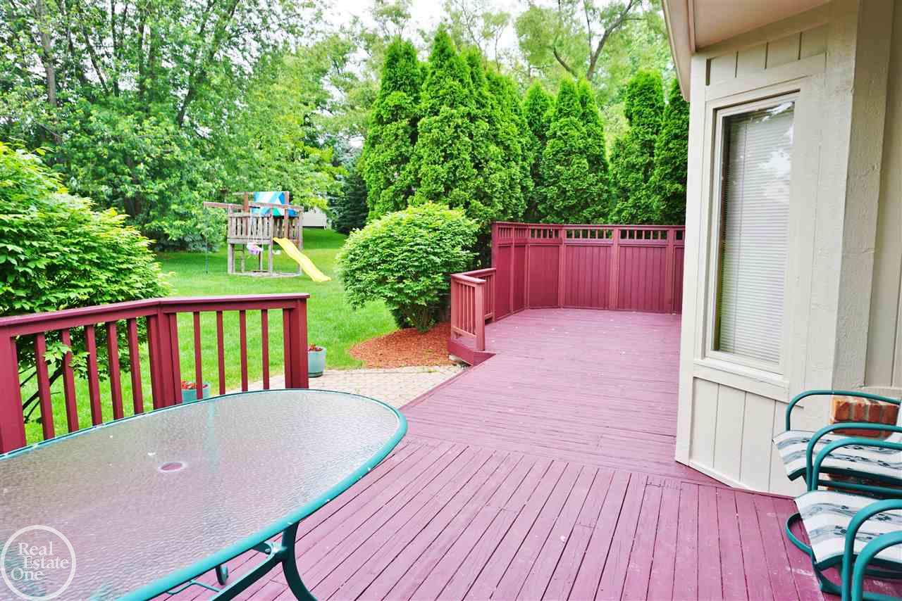 1618 Crestline Lane Rochester Hills, MI 48307 - Photo 4 of 10