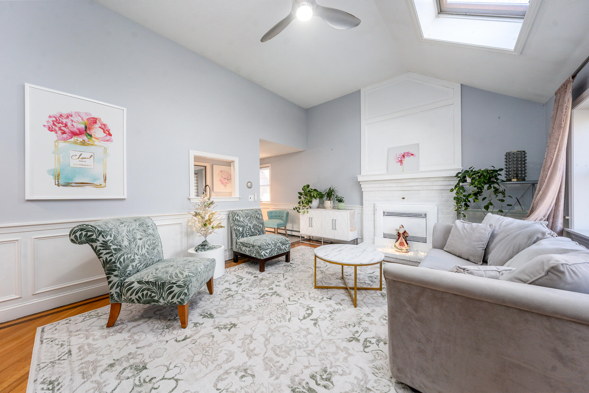 522 Lincoln Rd Extension Hyannis, MA 02601 - Photo 5 of 39 livroom3