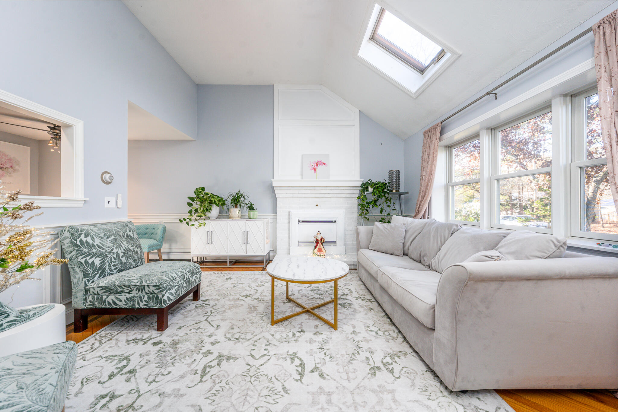 522 Lincoln Rd Extension Hyannis, MA 02601 - Photo 7 of 39 livroom2