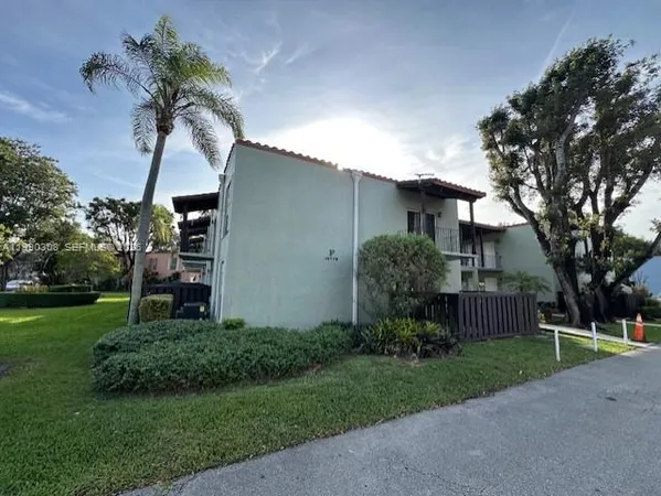 $1,800 | 10776 North Kendall Drive, Unit F17, Miami, FL 33176