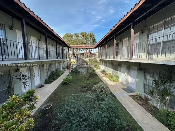 $1,800 | 10776 North Kendall Drive, Unit F17, Miami, FL 33176