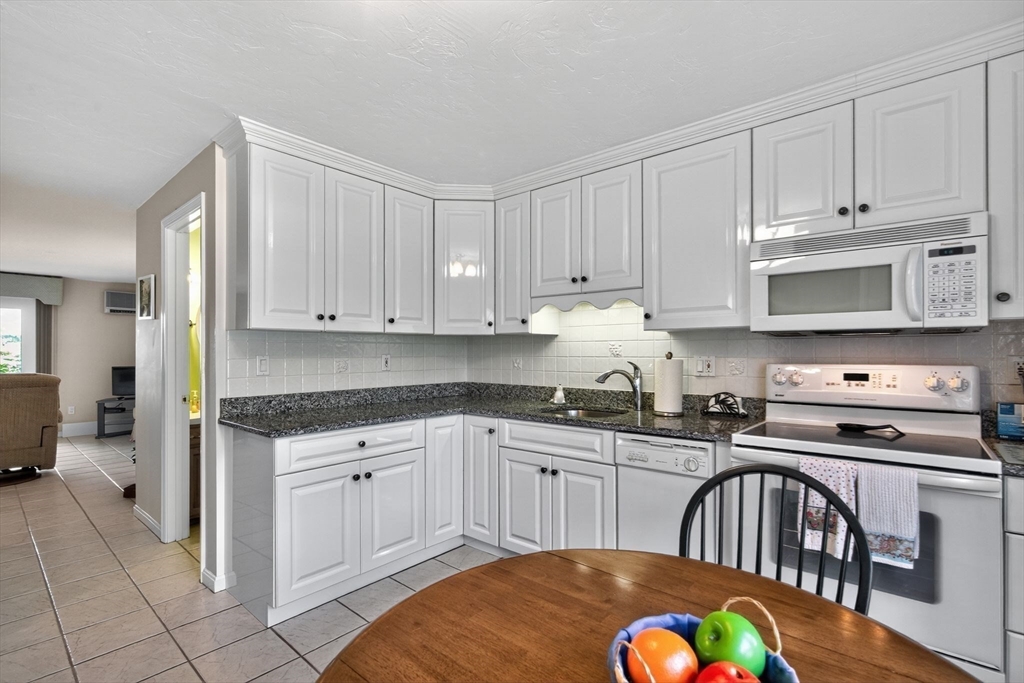 287 Ocean Street, Unit C2 Barnstable, MA 02601 - Photo 7 of 34