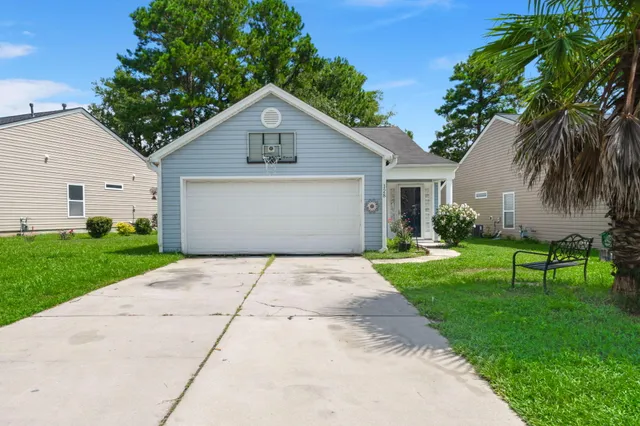 $250,000 | 128 Coosawatchie Street, Summerville, SC 29485