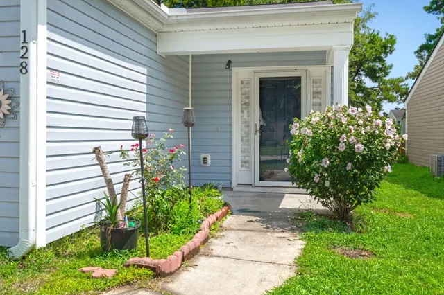 $250,000 | 128 Coosawatchie Street, Summerville, SC 29485