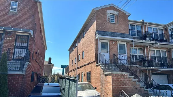 $1,168,000 | 2136 East 69th Street | Mill Basin