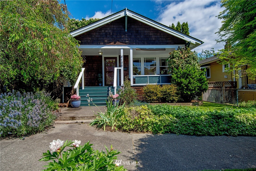 4138 Midvale Avenue North Seattle, WA 98103 - Photo 2 of 23