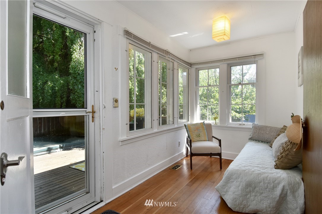4138 Midvale Avenue North Seattle, WA 98103 - Photo 14 of 23