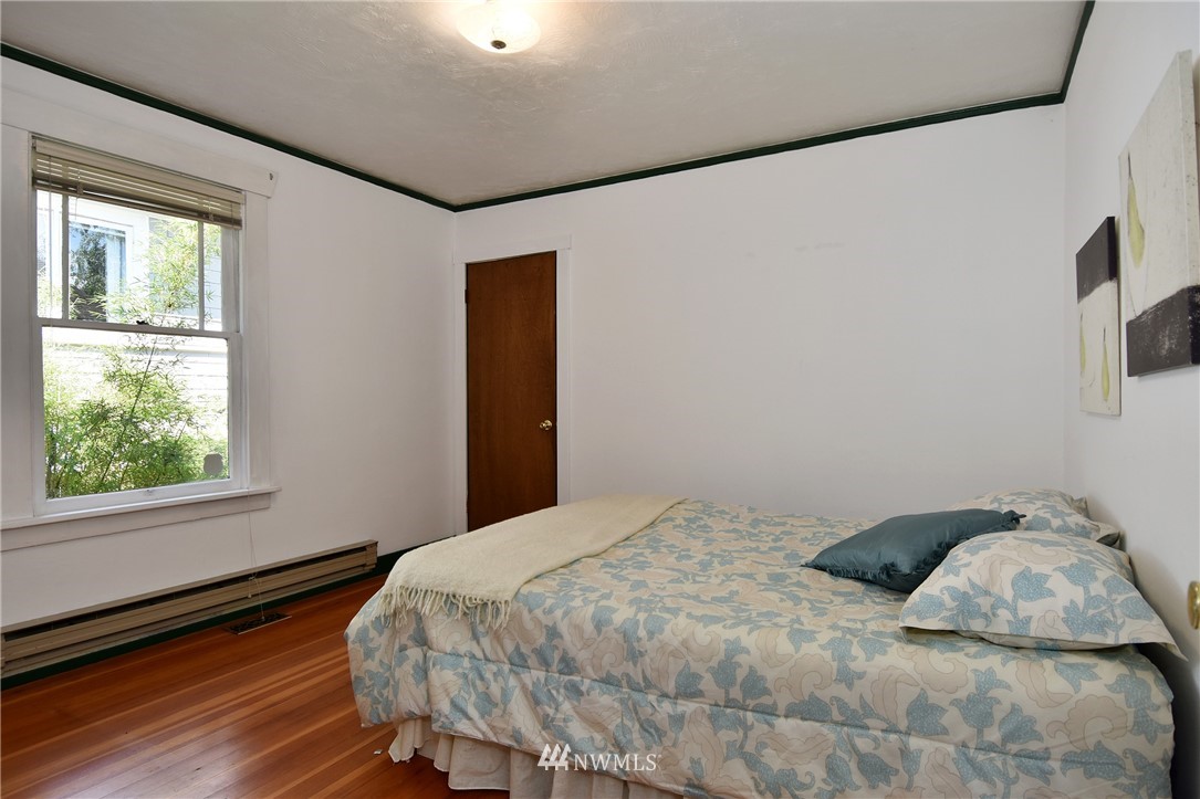 4138 Midvale Avenue North Seattle, WA 98103 - Photo 16 of 23