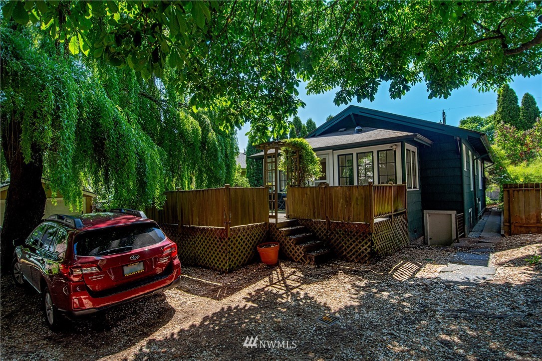 4138 Midvale Avenue North Seattle, WA 98103 - Photo 18 of 23