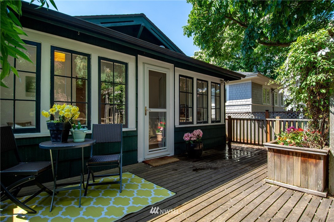 4138 Midvale Avenue North Seattle, WA 98103 - Photo 20 of 23