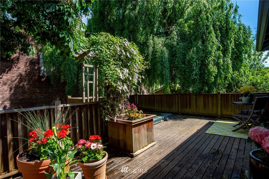 4138 Midvale Avenue North Seattle, WA 98103 - Photo 21 of 23