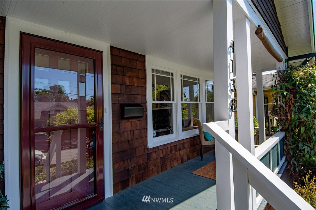 4138 Midvale Avenue North Seattle, WA 98103 - Photo 4 of 23