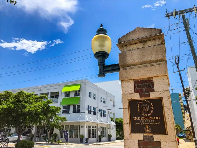 $1,077,500 | 430 Kumquat Court, Unit 206, Sarasota, FL 34236