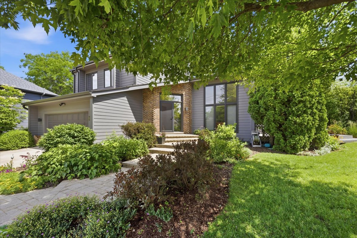 1755 Wiesbrook Road South Wheaton, IL 60189 - Photo 2 of 28