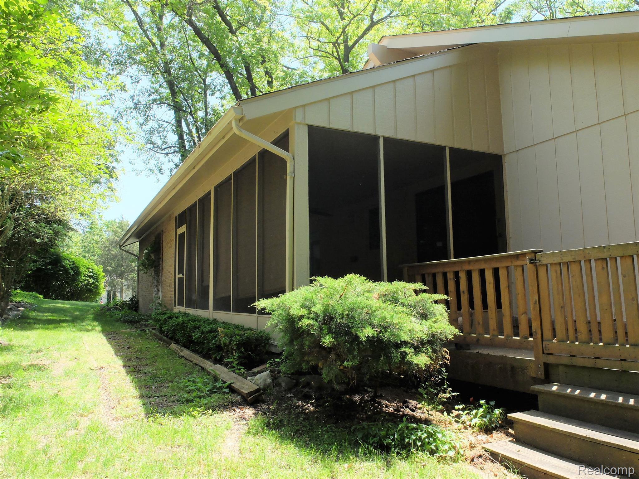8283 Deerwood Road Clarkston, MI 48348 - Photo 27 of 41 Gallery Image 27