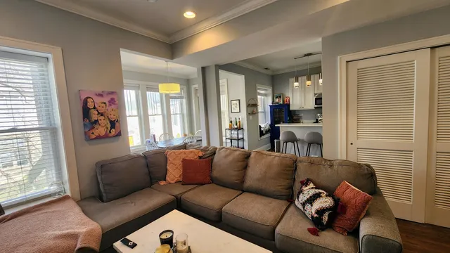 $3,895 | 715 West Belmont Avenue, Unit 3F, Chicago, IL 60657