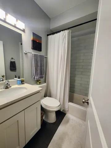 $3,895 | 715 West Belmont Avenue, Unit 3F, Chicago, IL 60657