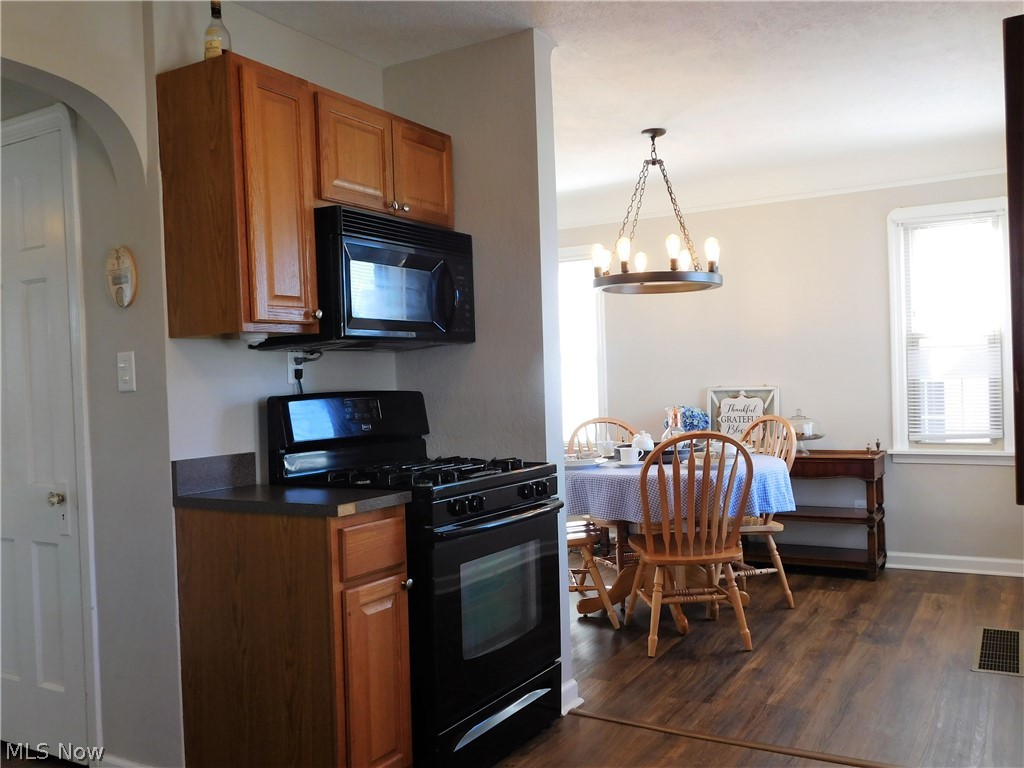 7702 Ackley Road Parma, OH 44129 - Photo 6 of 17 Gallery Image 6