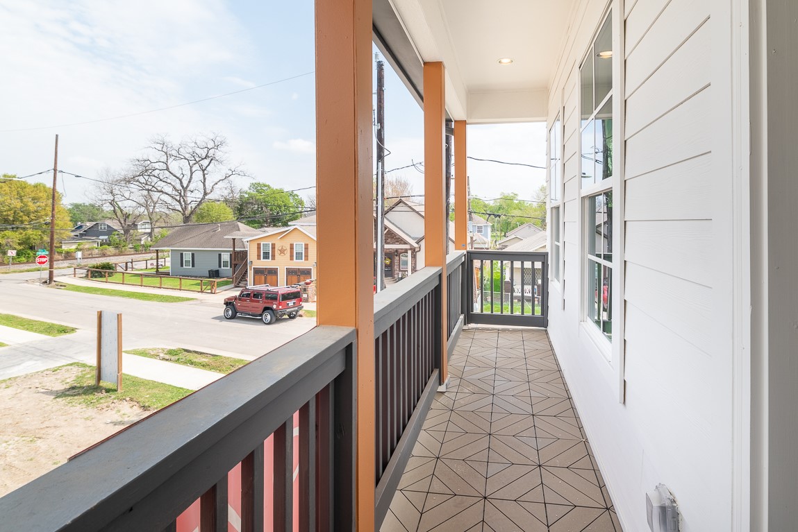 642 Delmar Street Houston, TX 77023 - Photo 11 of 23 a view of a balcony with city view