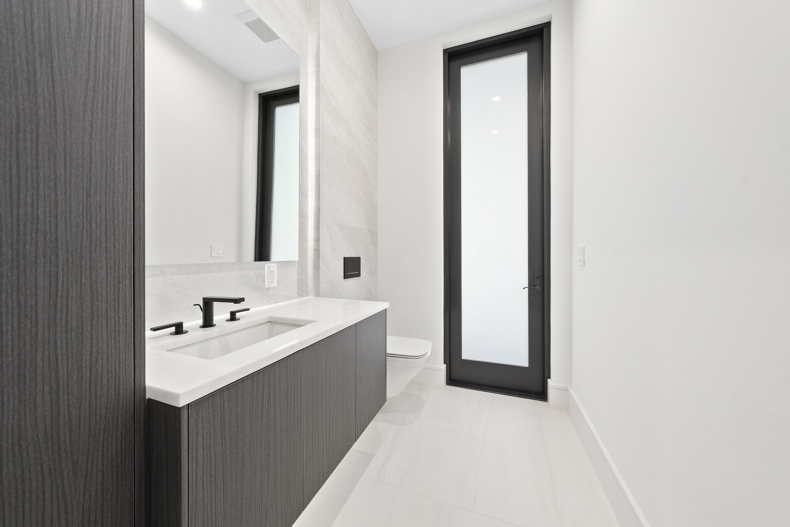 2880 Northeast 9th Street Pompano Beach, FL 33062 - Photo 35 of 61 Mls-Res_4462