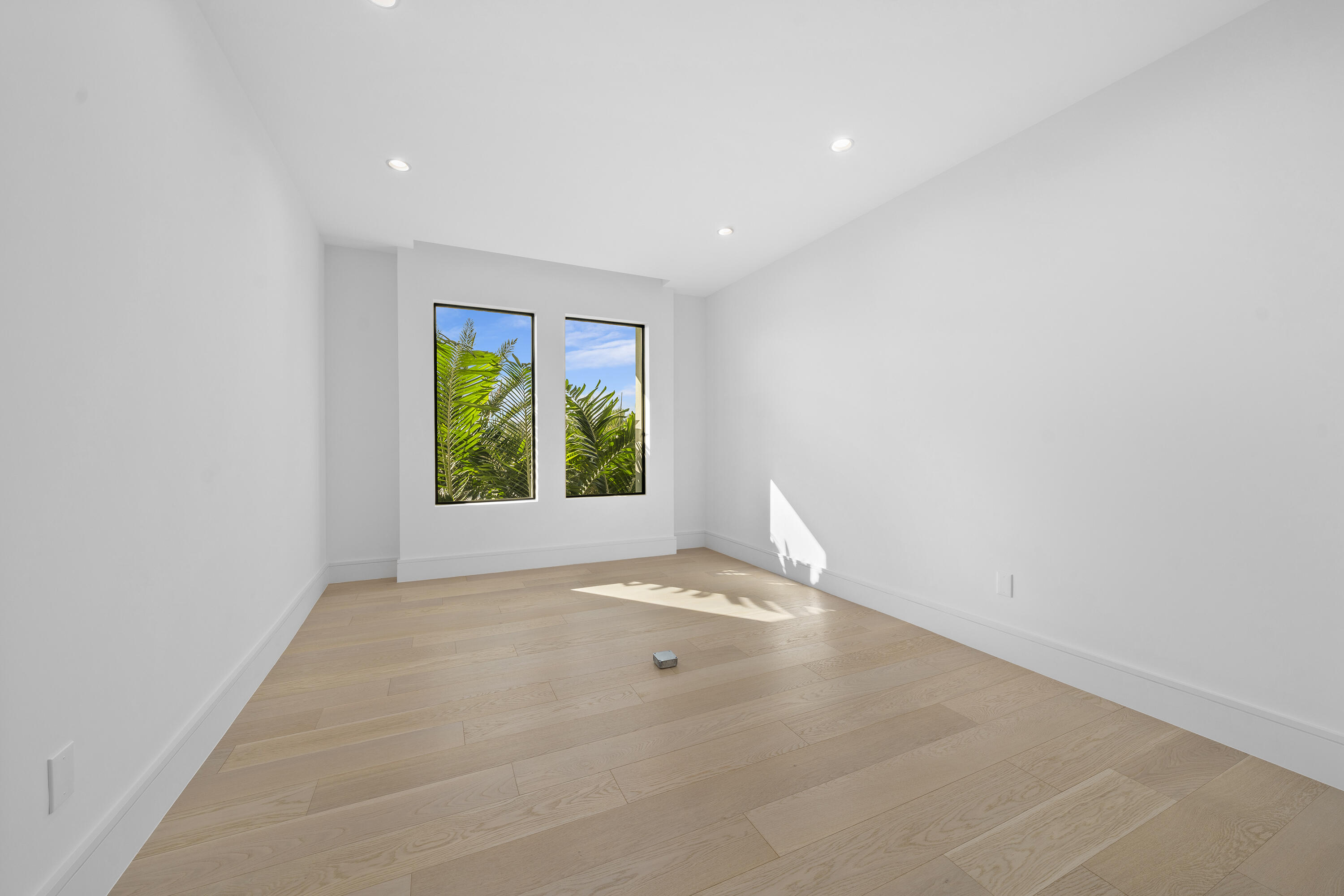2880 Northeast 9th Street Pompano Beach, FL 33062 - Photo 45 of 61 a view of an empty room with window