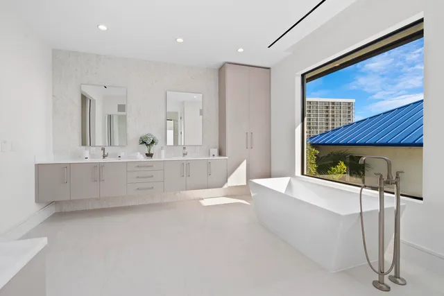 $9,995,000 | 2880 Northeast 9th Street, Pompano Beach, FL 33062