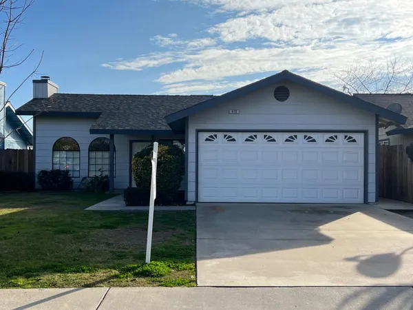 $2,300 | 410 Sunset Street, Kingsburg, CA 93631