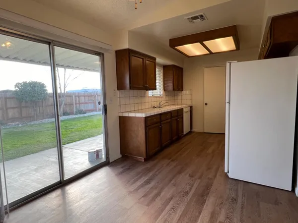 $2,300 | 410 Sunset Street, Kingsburg, CA 93631
