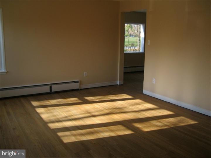 101 High Boulevard Reading, PA 19607 - Photo 2 of 15 Living Room