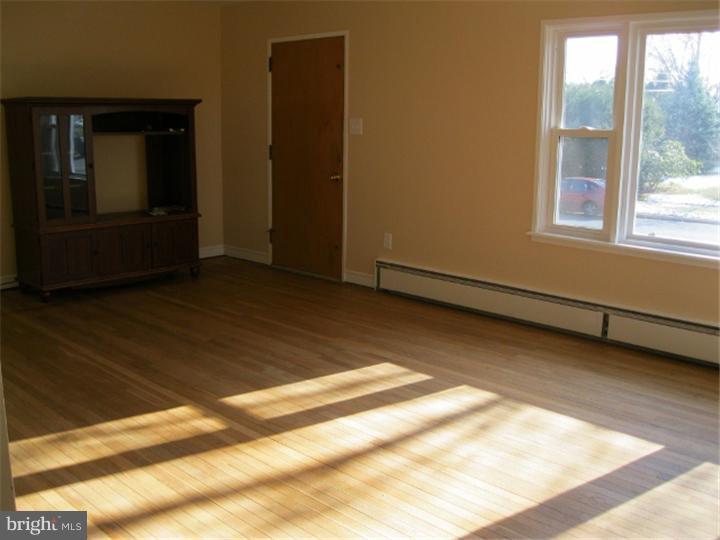 101 High Boulevard Reading, PA 19607 - Photo 3 of 15 Living Room