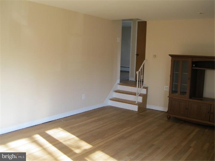 101 High Boulevard Reading, PA 19607 - Photo 4 of 15 Living Room