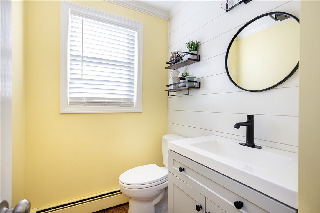 68 Fox Run Cranston, RI 02921 - Photo 11 of 38