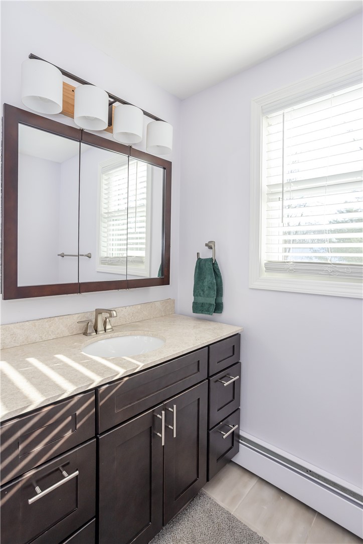 68 Fox Run Cranston, RI 02921 - Photo 21 of 38