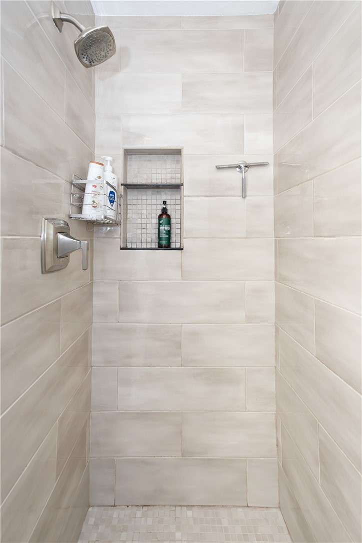 68 Fox Run Cranston, RI 02921 - Photo 22 of 38