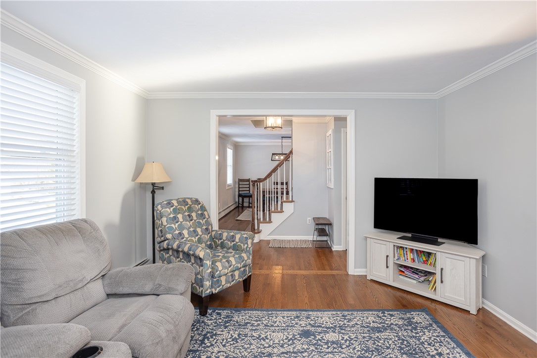 68 Fox Run Cranston, RI 02921 - Photo 4 of 38