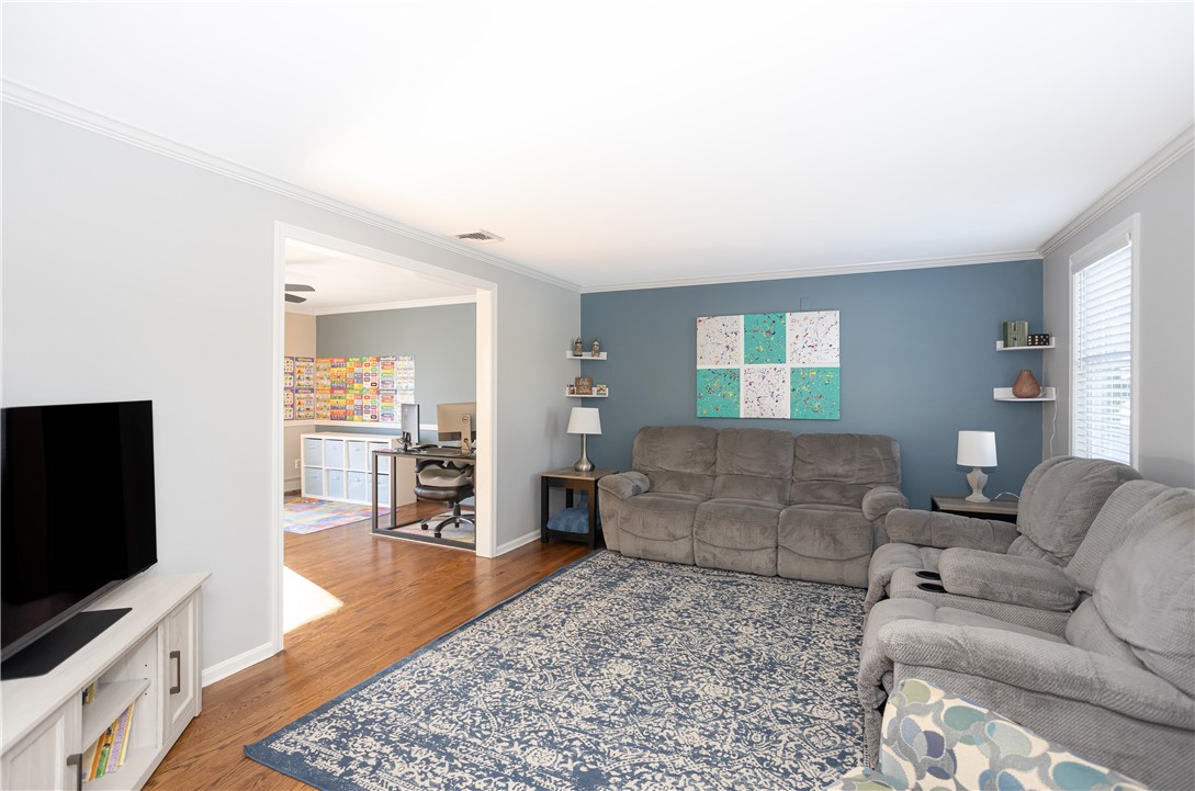 68 Fox Run Cranston, RI 02921 - Photo 5 of 38