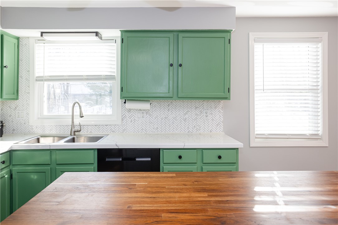 68 Fox Run Cranston, RI 02921 - Photo 10 of 38