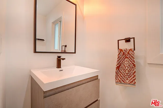 $1,395,000 | 885 Kincaid Avenue, Inglewood, CA 90302