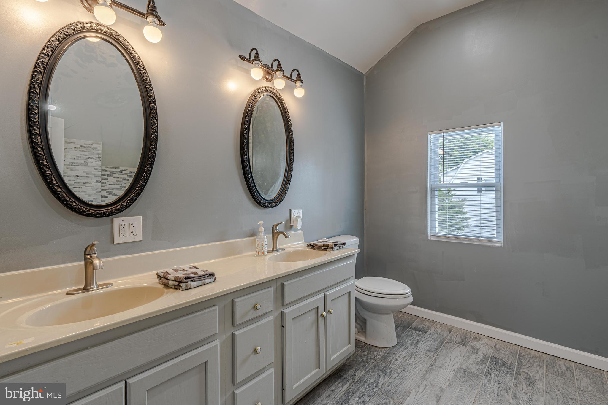 828 North Point Road Baltimore, MD 21224 - Photo 13 of 21 Bathroom 1