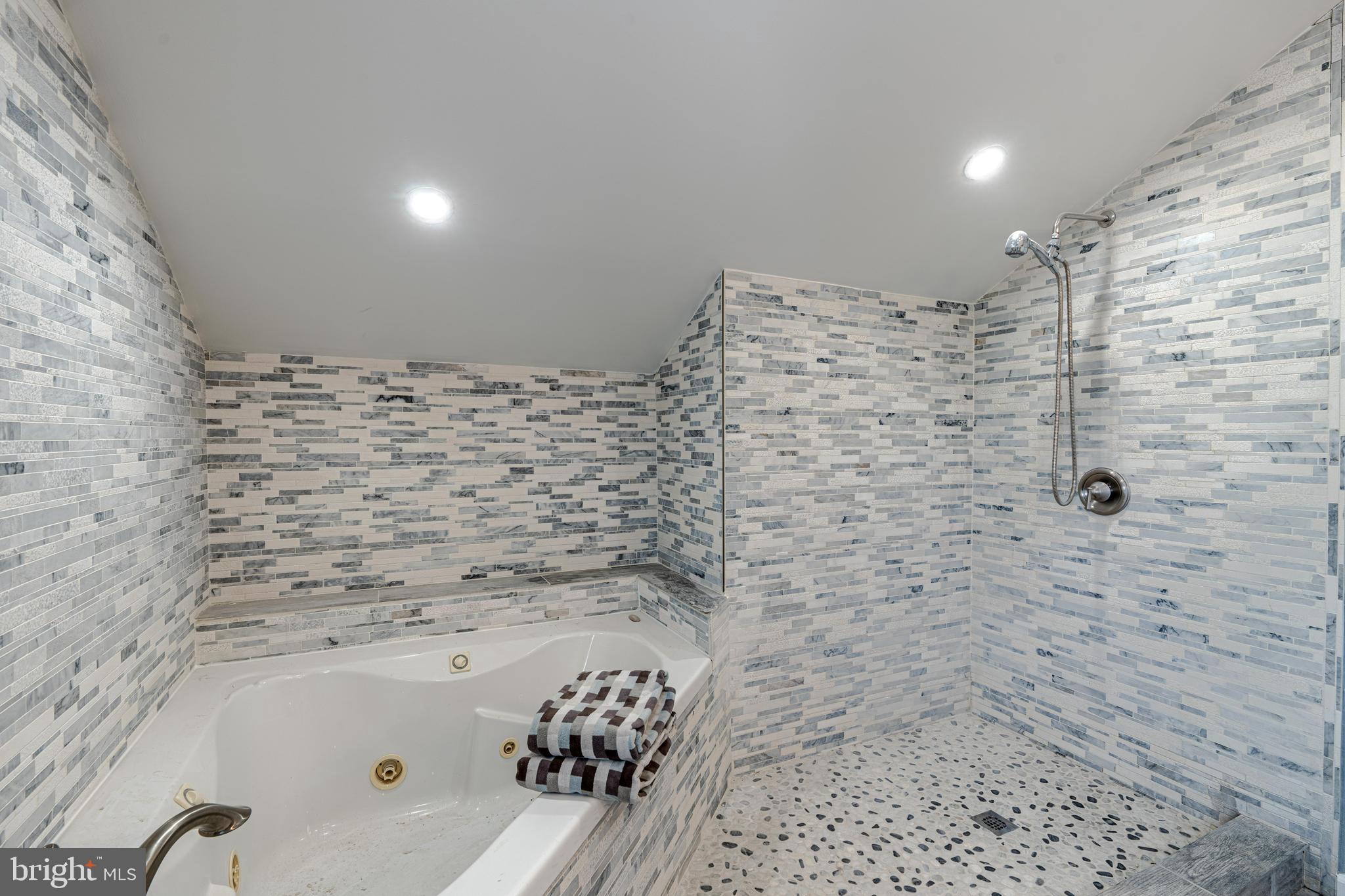828 North Point Road Baltimore, MD 21224 - Photo 14 of 21 Bathroom 1