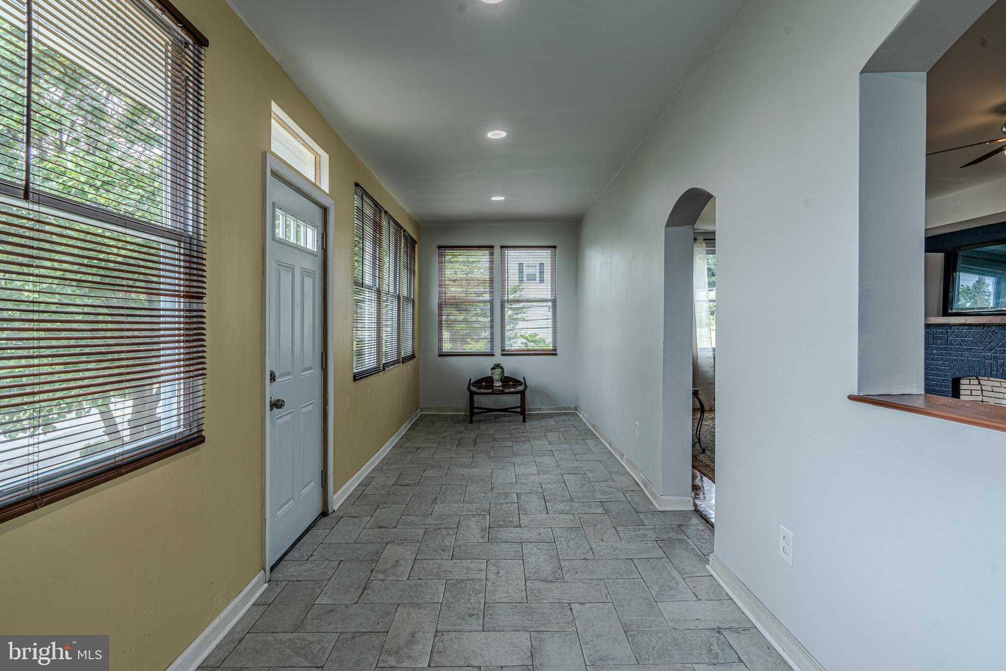 828 North Point Road Baltimore, MD 21224 - Photo 17 of 21 Foyer