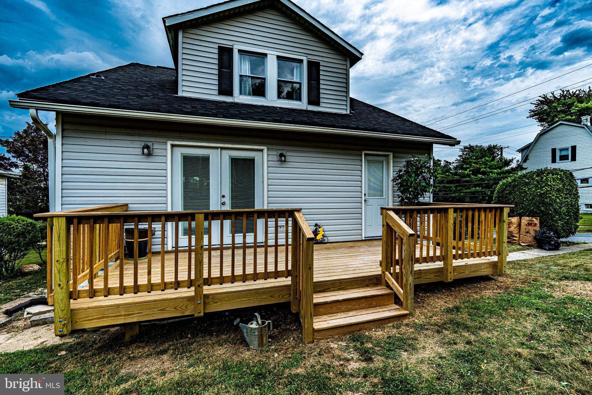828 North Point Road Baltimore, MD 21224 - Photo 18 of 21 Rear Deck