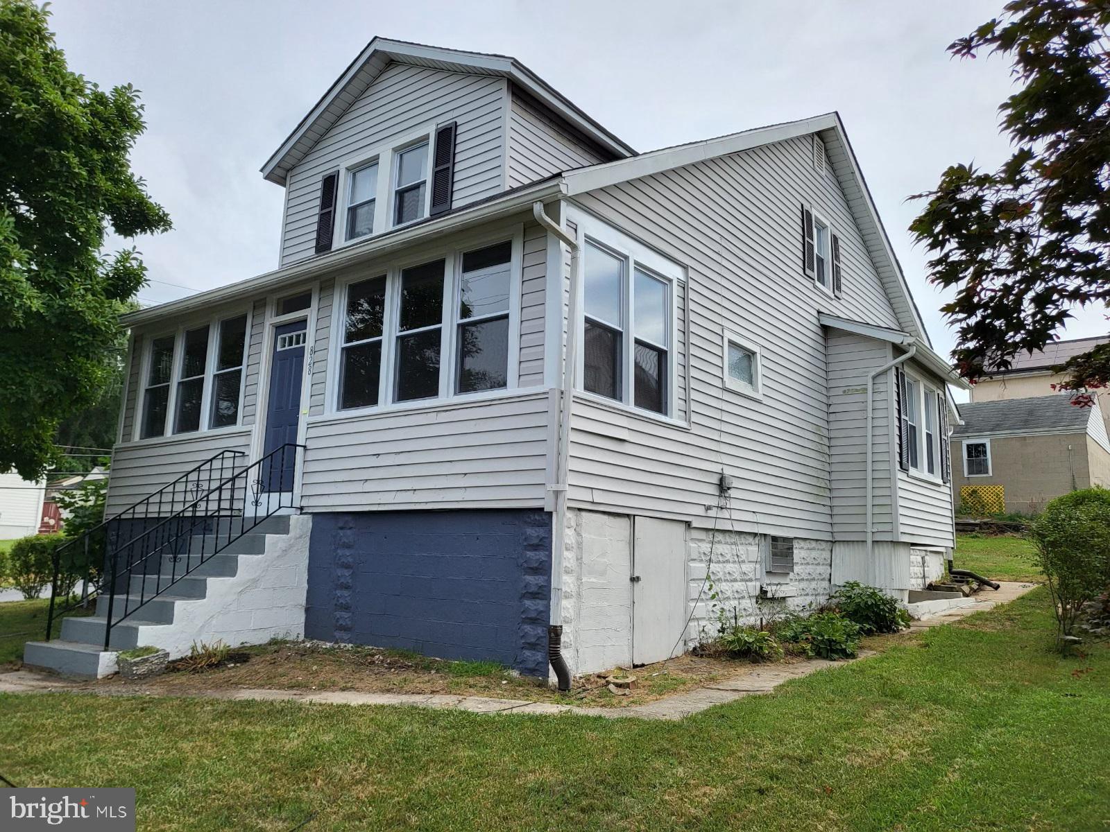 828 North Point Road Baltimore, MD 21224 - Photo 2 of 21 Front/Side Exterior
