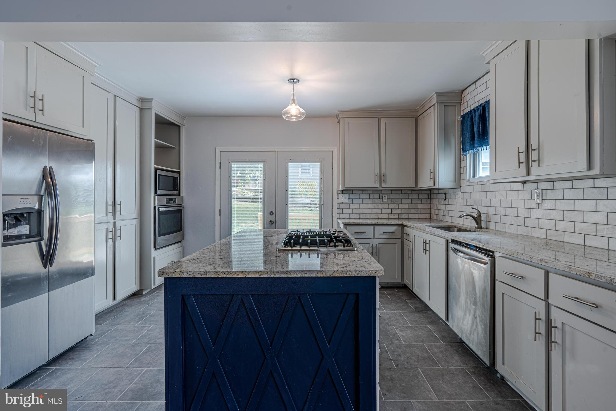 828 North Point Road Baltimore, MD 21224 - Photo 6 of 21 Kitchen