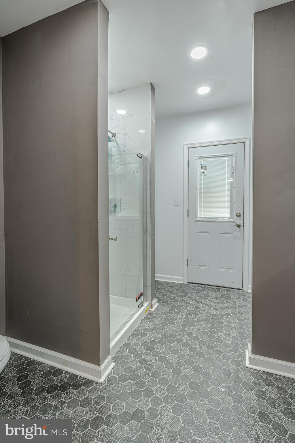 828 North Point Road Baltimore, MD 21224 - Photo 10 of 21 Bathroom 2