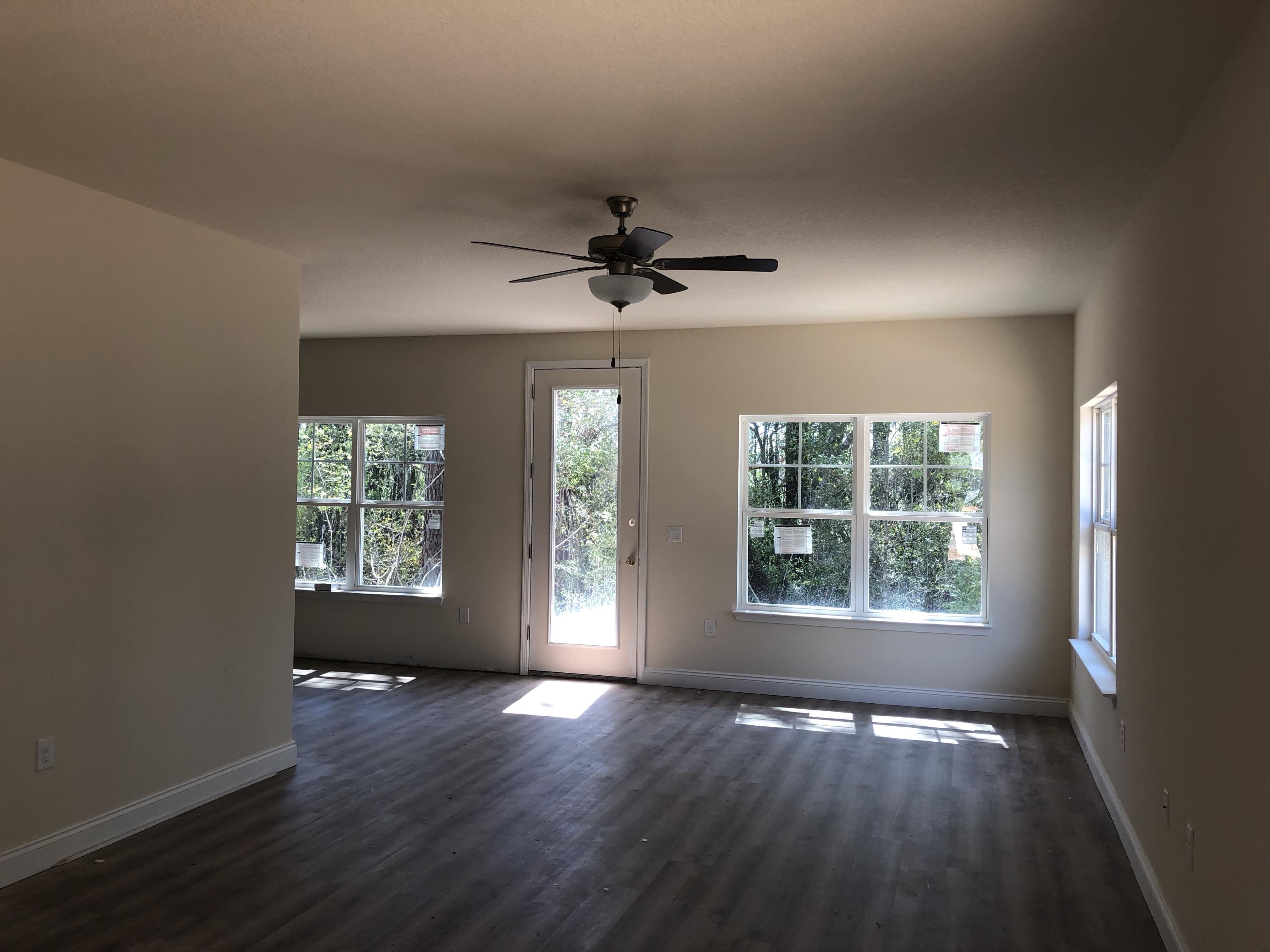 127 Brandywine Road Freeport, FL 32439 - Photo 2 of 6 Greatroom
