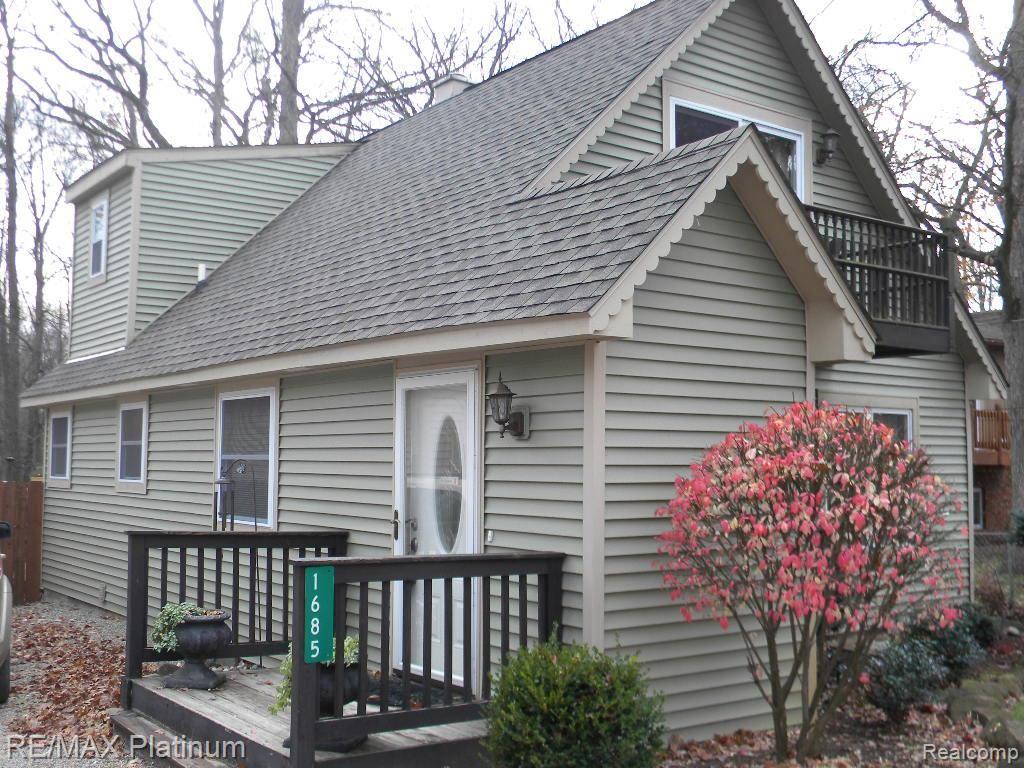 1685 Clark Lake Road Brighton, MI 48114 - Photo 18 of 25 Newer Siding and Shingles