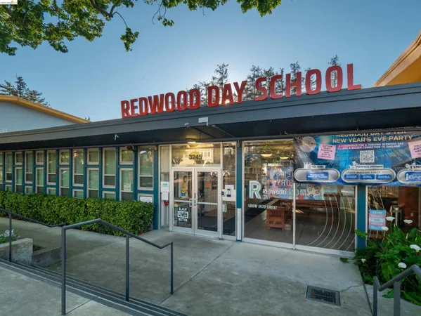 a view of outdoor space yard and porch