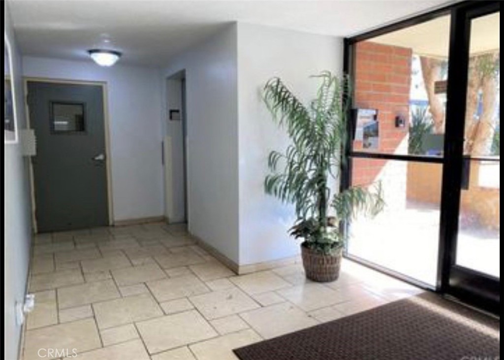 3501 East Ransom Street Long Beach, CA 90804 - Photo 13 of 14 Secure Lobby Entrance